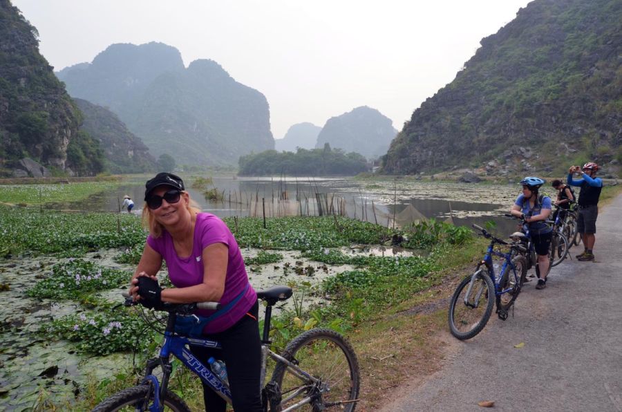 Wapienne wzgórza na trasie (fot. Krzysztof Dopierała)