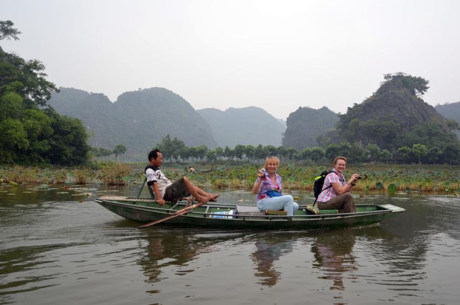 Rejs łodzią w Tam Coc (fot. Krzysztof Dopierała)