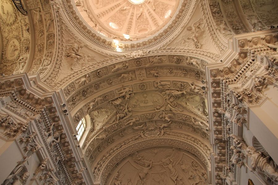 Sztukaterie w wileńskim kościele św. Piotra i Pawła (fot. Rafał Bartosz) Sztukaterie w wileńskim kościele św. Piotra i Pawła (fot. Rafał Bartosz)