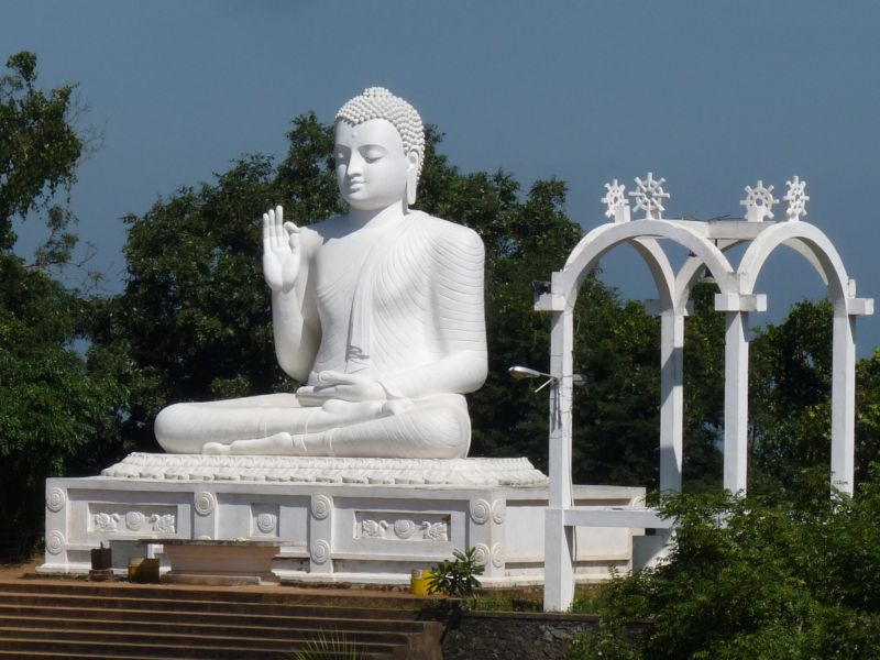 Posąg Buddy w Mihintale (fot. Darek Dąbrowski)