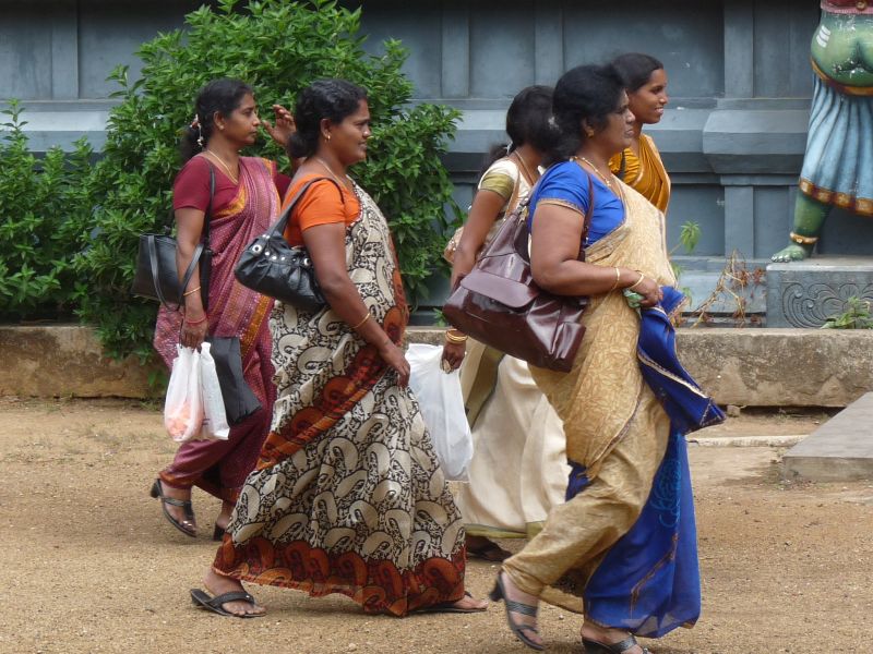 Kobiety w sari (fot. Darek Dąbrowski)