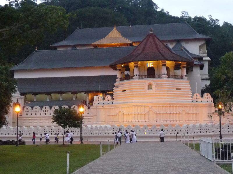 Świątynia Zęba Buddy w Kandy (fot. Darek Dąbrowski)