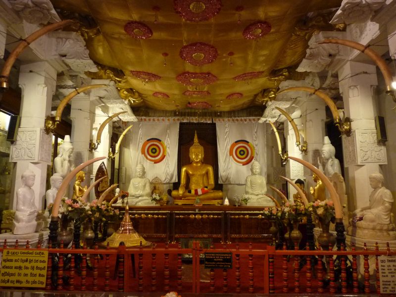 Świątynia Zęba Buddy w Kandy (fot. Darek Dąbrowski)