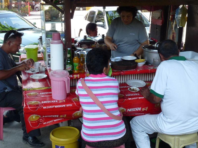 Uliczny lokal gastronomiczny (fot. Darek Dąbrowski) Uliczny lokal gastronomiczny (fot. Darek Dąbrowski)