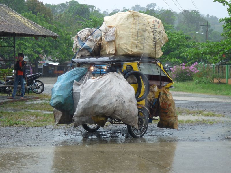 Riksza towarowa na Palawanie (fot. Darek Dąbrowski) Riksza towarowa na Palawanie (fot. Darek Dąbrowski)