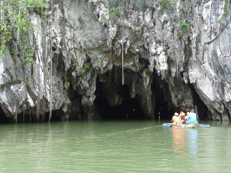 Podziemna rzeka i wylot jaskini (fot. Darek Dąbrowski) Podziemna rzeka i wylot jaskini (fot. Darek Dąbrowski)