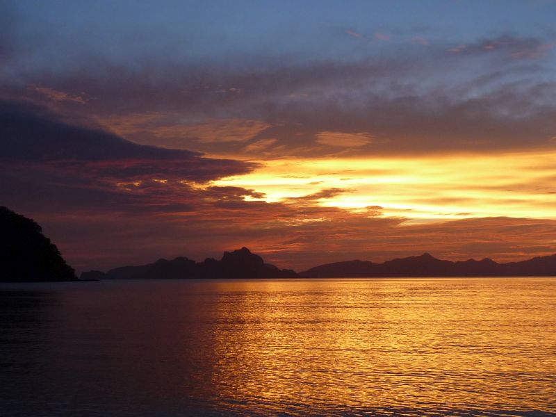 Zachód słońca na Palawanie (fot. Darek Dąbrowski) Zachód słońca na Palawanie (fot. Darek Dąbrowski)