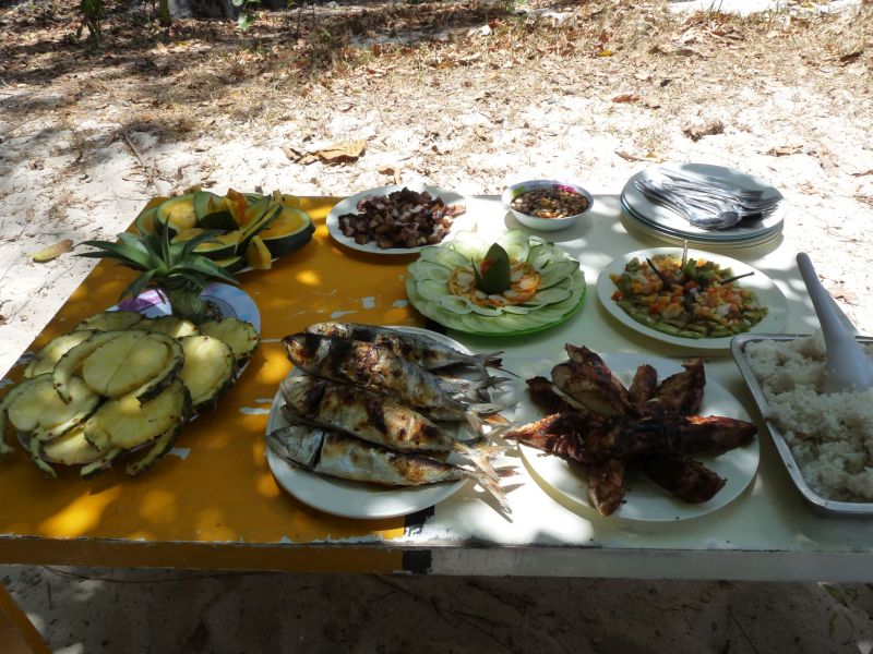 Lunch na bezludnej wyspie (fot. Darek Dąbrowski) Lunch na bezludnej wyspie (fot. Darek Dąbrowski)