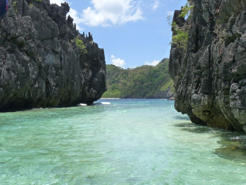 Wąska laguna między skałami (fot. Darek Dąbrowski) Wąska laguna między skałami (fot. Darek Dąbrowski)
