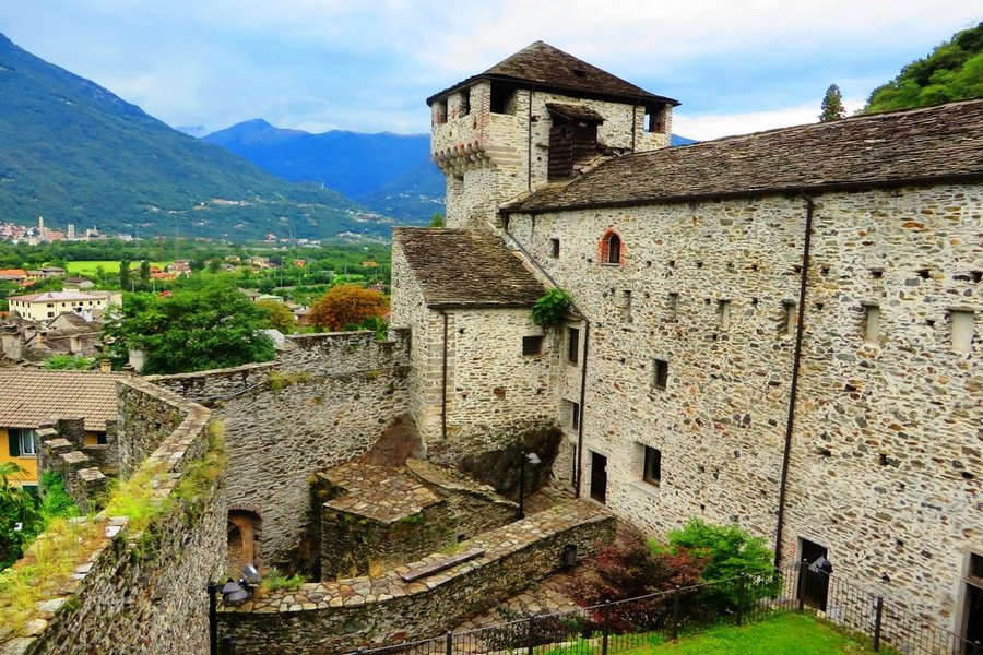 Zamek w Vogogna Zamek w Vogogna