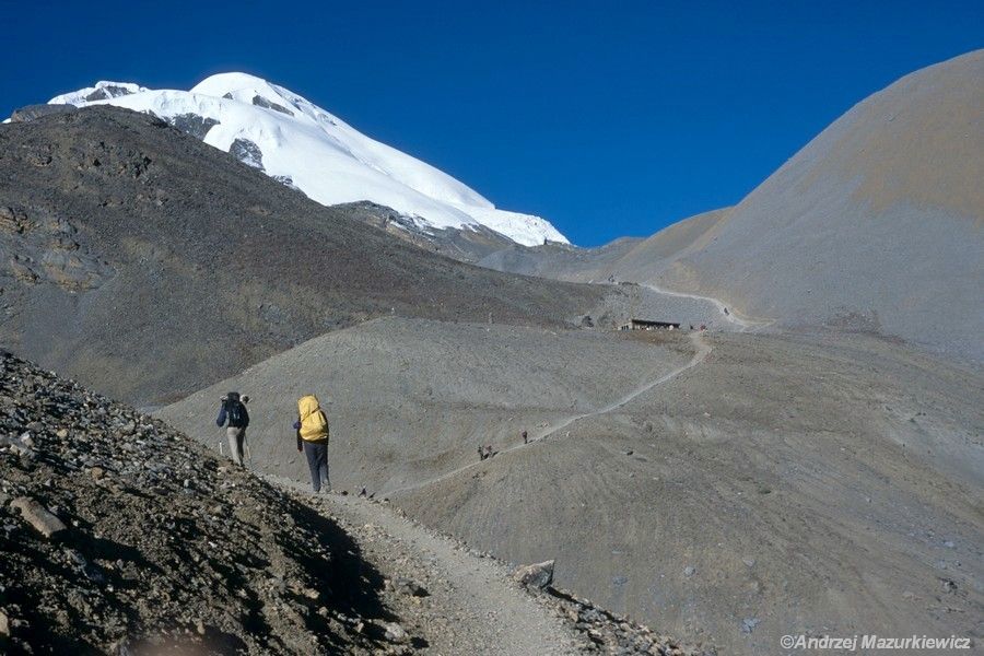 Żmudne podejście pod przełecz Thorung La Żmudne podejście pod przełecz Thorung La