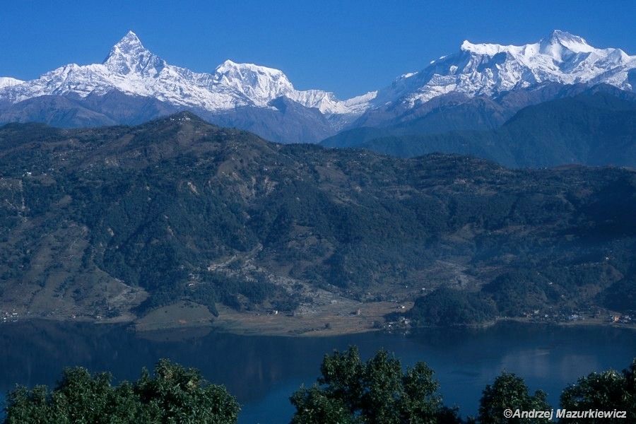 Widok na masyw Annapurny z Pokhary Widok na masyw Annapurny z Pokhary