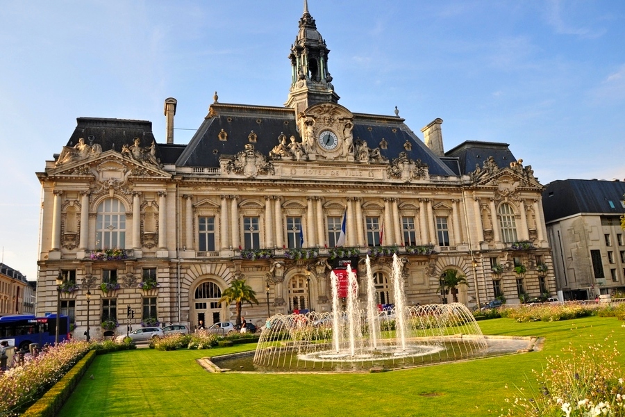 Ratusz w Tours (fot. Lesław Szczubiała)