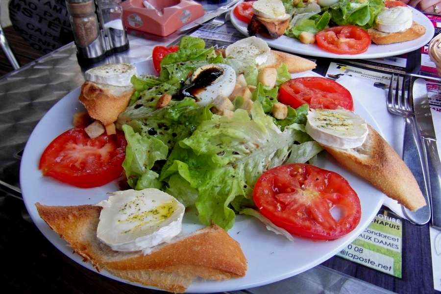 Wyśmienita lokalna kuchnia (fot. Lesław Szczubiała)