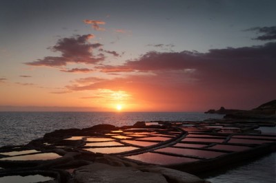 Wschód słońca nad solniskami (fot. S. Adamczak, okfoto.pl)