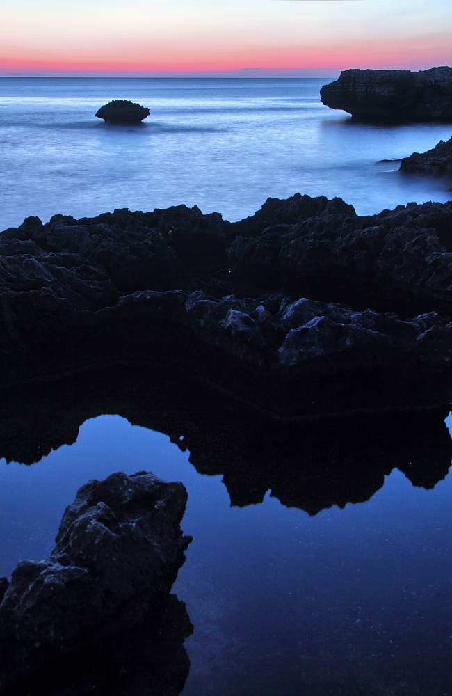 Fragment wybrzeża Dwejra (fot. S. Adamczak, okfoto.pl)