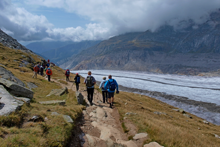 Wędrówka ponad lodowcem Aletsch (fot. Paweł Klimek) Wędrówka ponad lodowcem Aletsch (fot. Paweł Klimek)