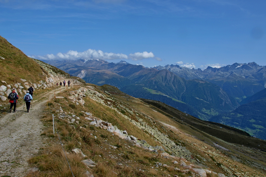 Wędrówka u stóp Eggishornu (fot. Paweł Klimek) Wędrówka u stóp Eggishornu (fot. Paweł Klimek)