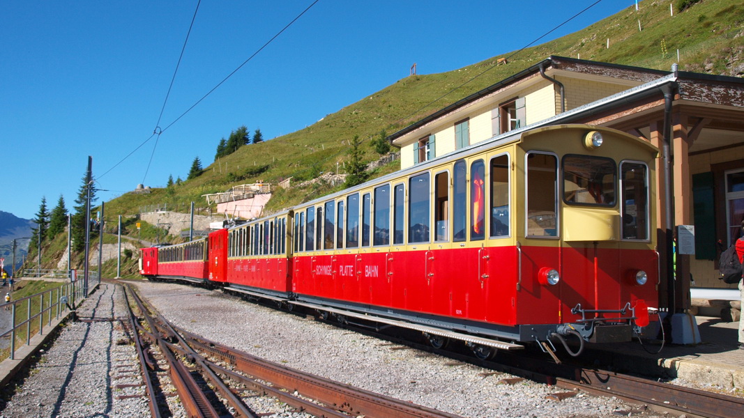 Stara kolejka na Schynige Platte (fot. Paweł Klimek) Stara kolejka na Schynige Platte (fot. Paweł Klimek)