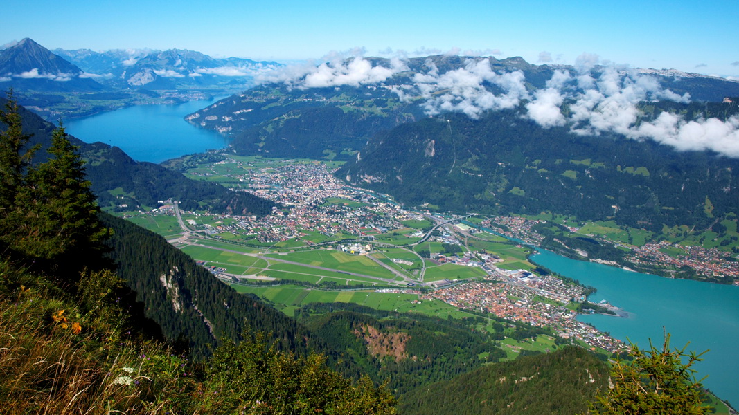 W dole - Interlaken (fot. Paweł Klimek) W dole - Interlaken (fot. Paweł Klimek)