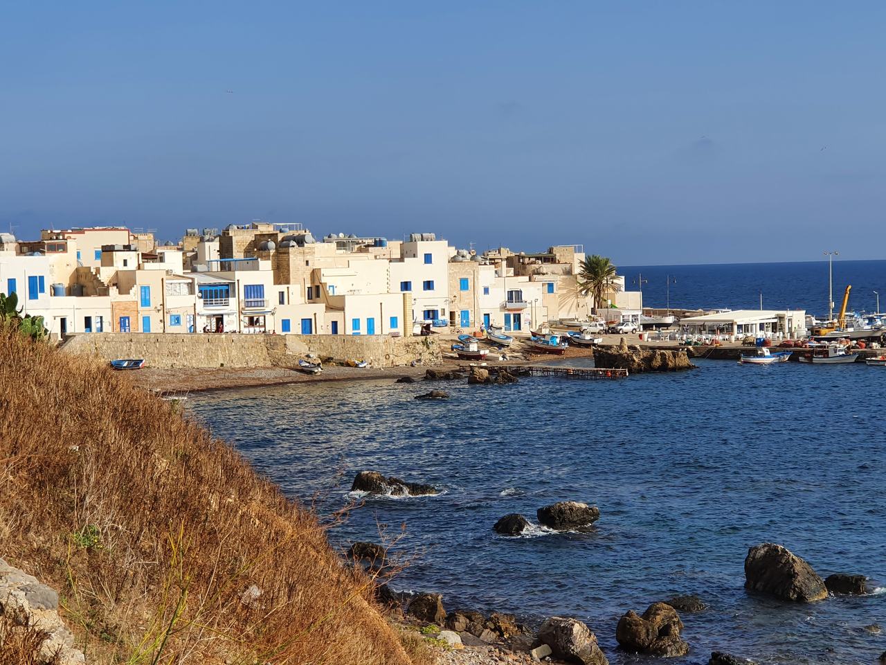 Nadmorskie miasteczko na Sycylii fot. Andreas Scheiterbauer