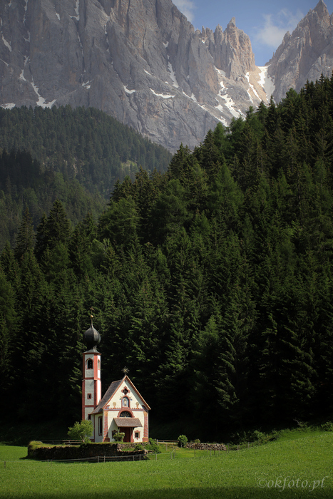 Kościół u stóp Dolomitów (fot. S. Adamczak, okfoto.pl)