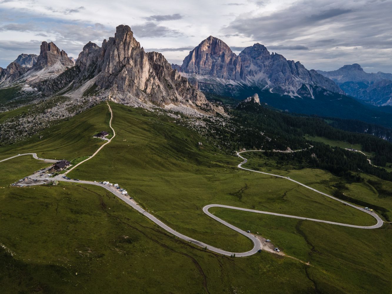 Widok z przełęczy Giau z Monte Nuvolau (fot. Joanna Dragon)
