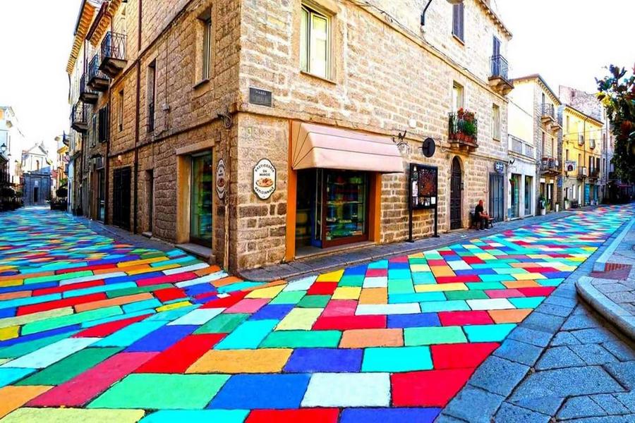 Urokliwe miasteczko Tempio Pausania Urokliwe miasteczko Tempio Pausania