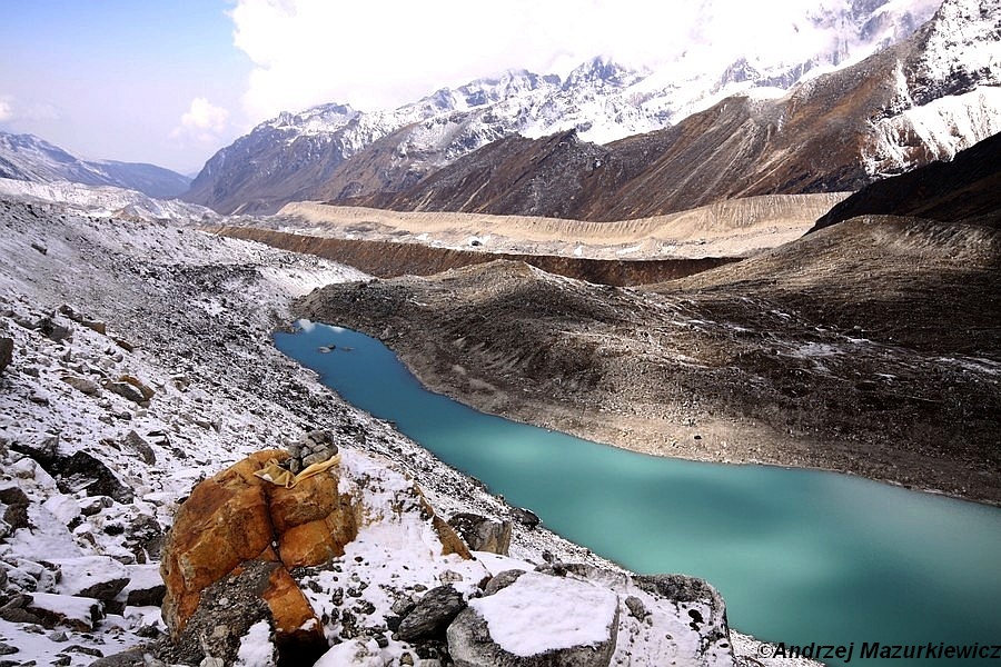 Jezioro lodowcowe w drodze pod przełęcz Goecha La Jezioro lodowcowe w drodze pod przełęcz Goecha La