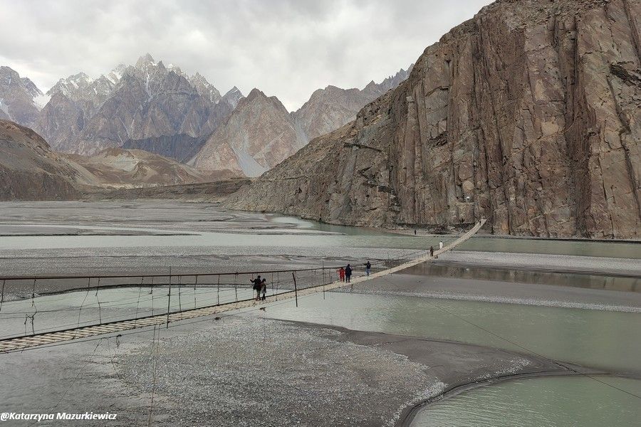 Wiszący most przy wiosce Hussaini