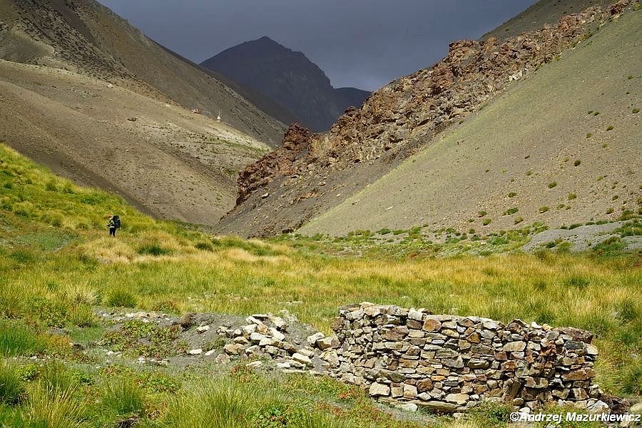 Zielona dolina w okolicach wioski Shade