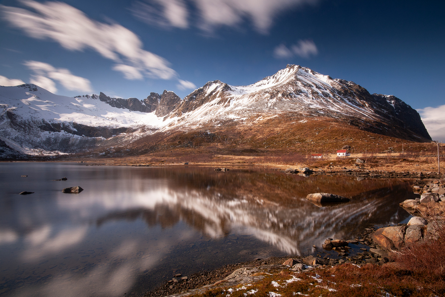 Jeziorko na Lofotach fot. S.Adamczak, okfoto.pl Jeziorko na Lofotach fot. S.Adamczak, okfoto.pl