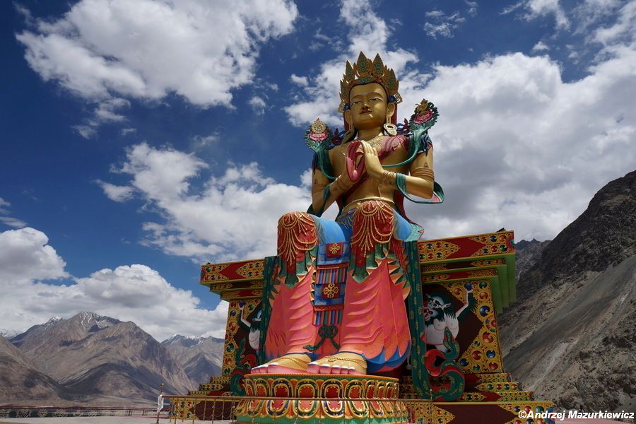 Posąg Buddy we wsi Diskit Posąg Buddy we wsi Diskit