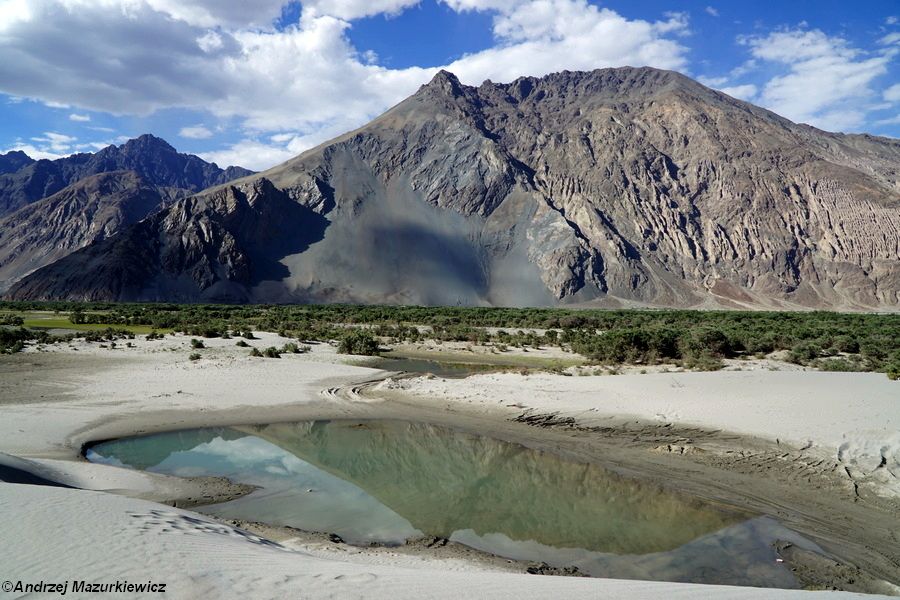 Krajobrazy w okolicach wioski Hunder w Nubrze Krajobrazy w okolicach wioski Hunder w Nubrze