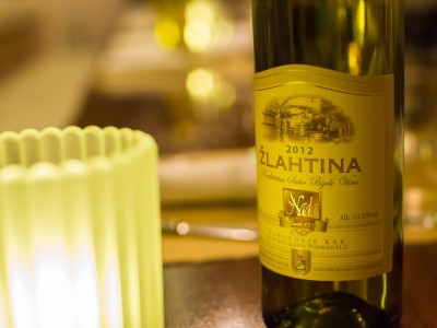 Słynne białe wino Žlahtina z wyspy Krk