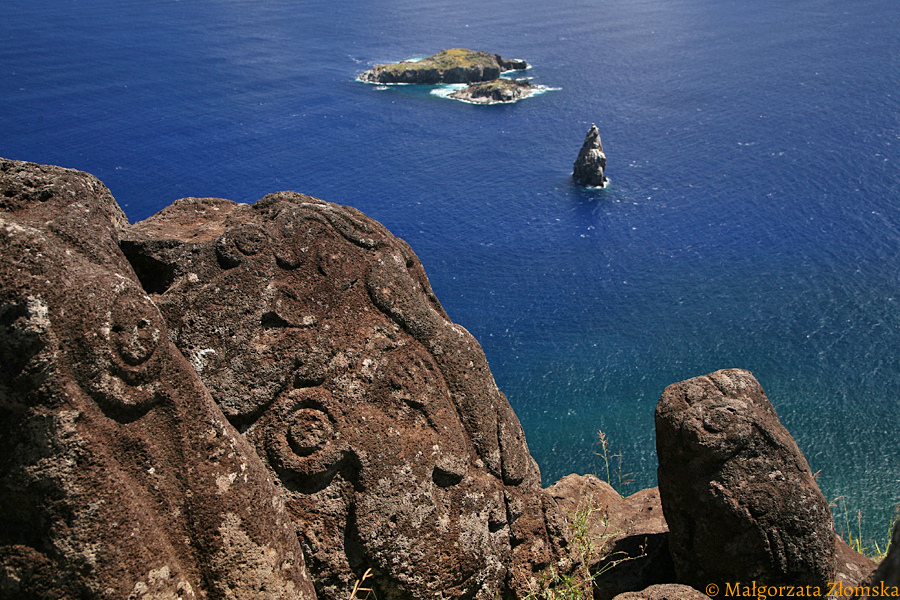 Petroglify w wiosce Orongo - centrum kultu człowieka-ptaka