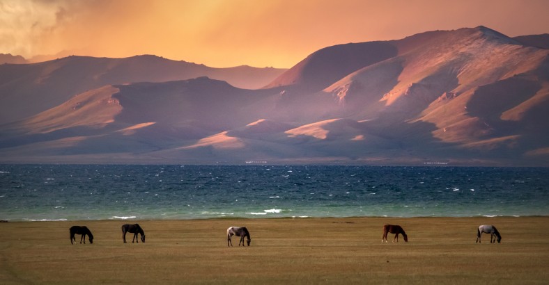 Kirgistan – jurty w niebiańskich dolinach